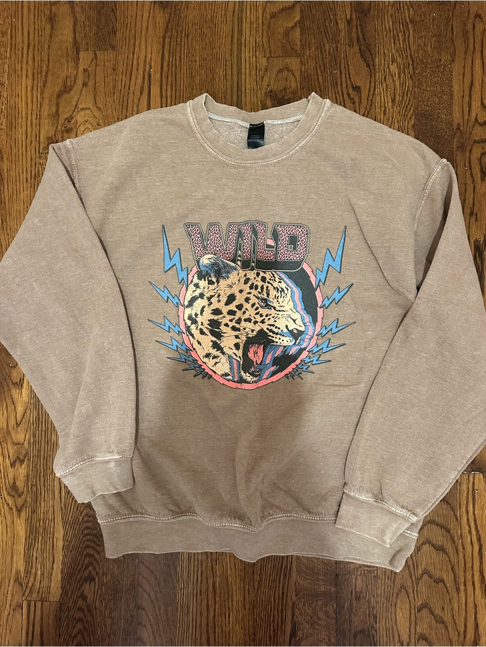 Men's Wild Leopard Graphic Sweatshirt - Beige